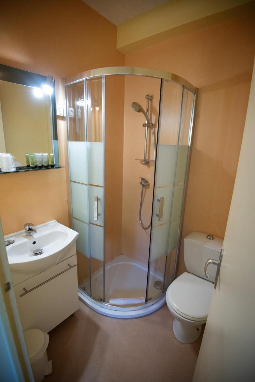 Hotel Restaurant Saint-Benoit Gueugnon Екстер'єр фото